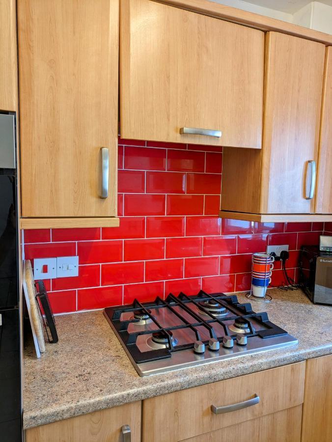 Spacious 3 Bed House, Sleeps 6, Free Parking - 14 Millers Close Leominster Extérieur photo