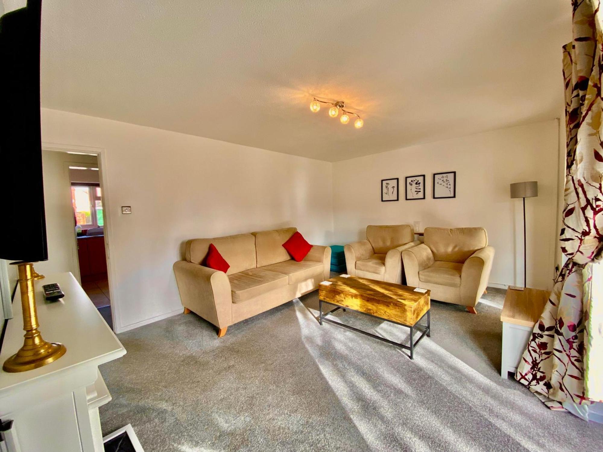 Spacious 3 Bed House, Sleeps 6, Free Parking - 14 Millers Close Leominster Extérieur photo