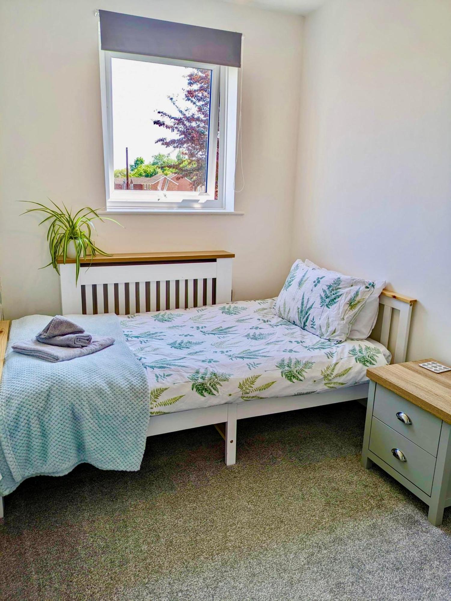 Spacious 3 Bed House, Sleeps 6, Free Parking - 14 Millers Close Leominster Extérieur photo