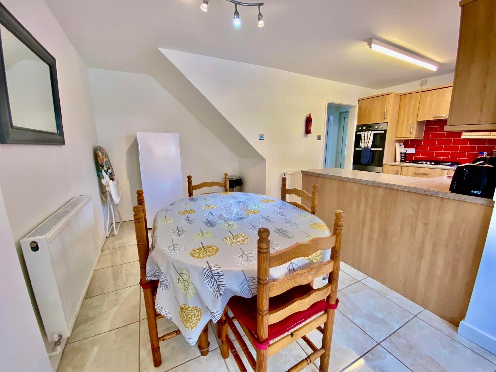 Spacious 3 Bed House, Sleeps 6, Free Parking - 14 Millers Close Leominster Extérieur photo